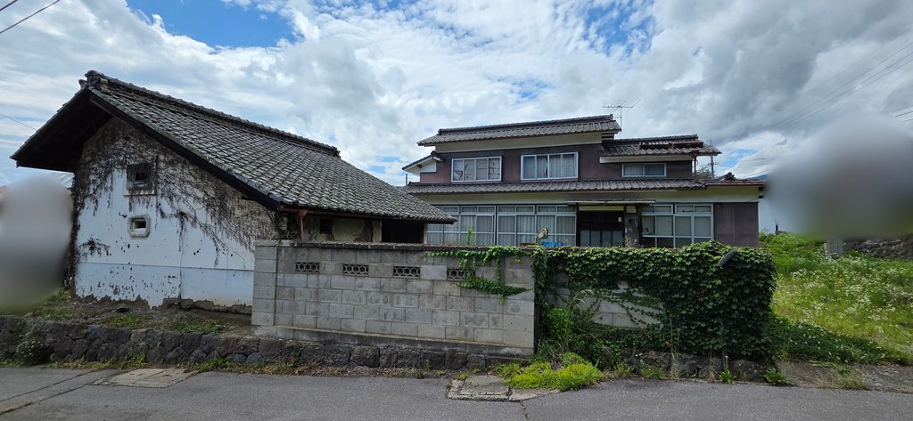東御市の木造2階建て住宅45坪と土蔵10坪 解体工事前